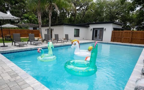 Swimming pool