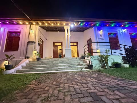 Property building, Facade/entrance, Night