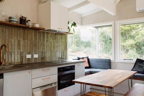 Wainui Stream Cottage House in Raglan