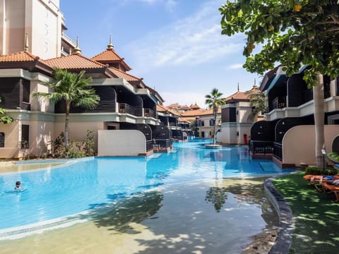 Property building, Day, Swimming pool
