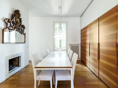 Seating area, Dining area