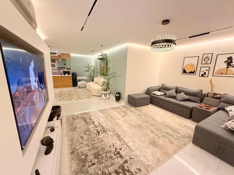 Communal lounge/ TV room, TV and multimedia, Living room, Seating area, Evening entertainment