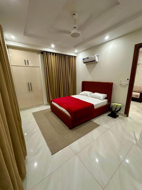 Bed, Photo of the whole room, Bedroom, towels, air conditioner
