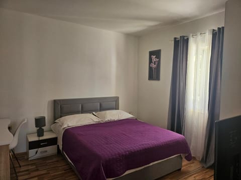 Apartments Sandra - Trogir Apartment in Okrug Gornji