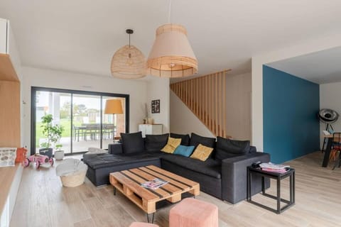 TV and multimedia, Living room, Seating area, Garden view, heating, internet