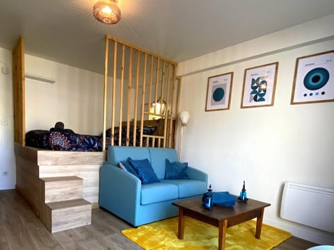 Bed, Living room, Bedroom, internet