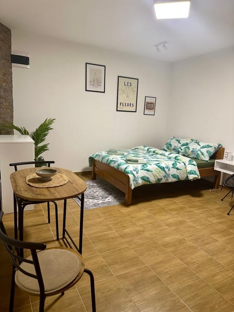 Bed, Living room, Seating area, Dining area, Bedroom