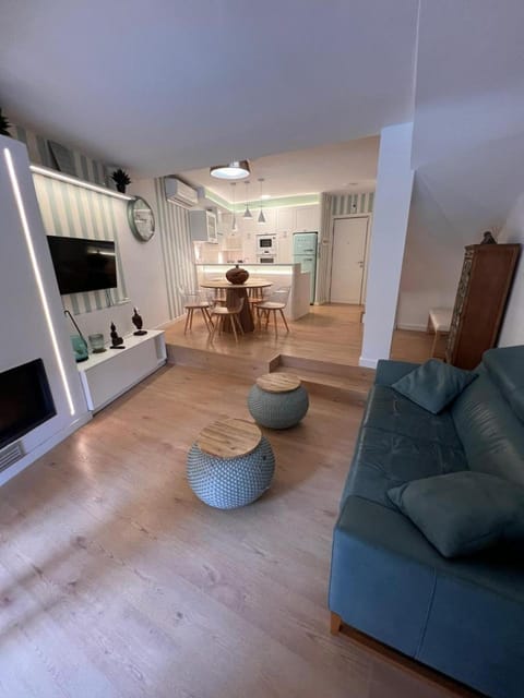 TV and multimedia, Kitchen or kitchenette, Living room, Dining area, oven, pet friendly