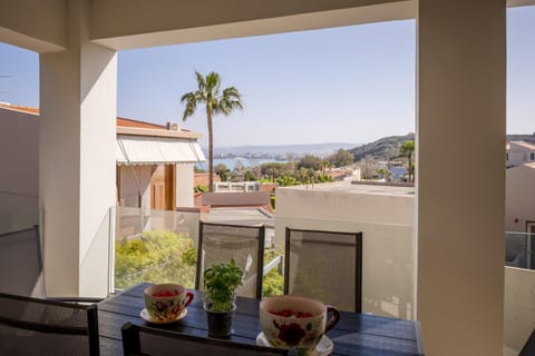 Patio, Day, Natural landscape, View (from property/room), Balcony/Terrace, Dining area, Mountain view, Sea view