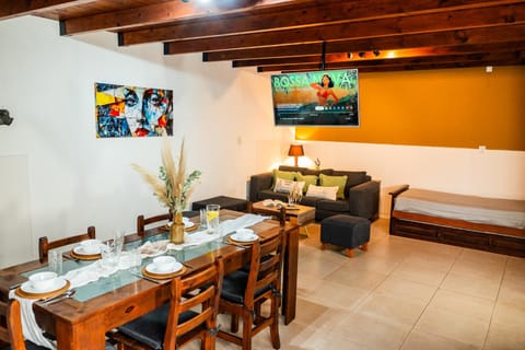 TV and multimedia, Living room, Seating area, Dining area