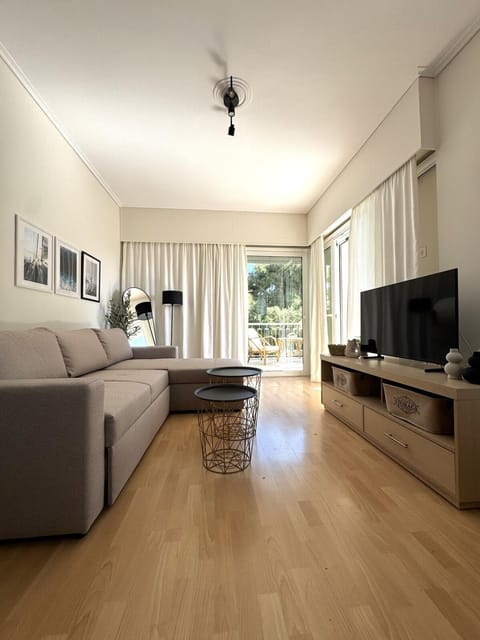 Emerald Lake Loft Apartment in Vouliagmeni