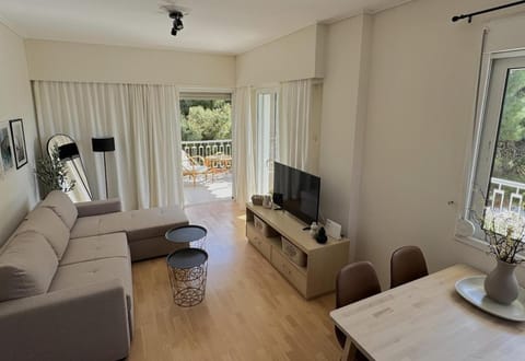 Emerald Lake Loft Apartment in Vouliagmeni