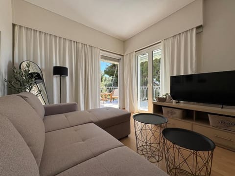 Emerald Lake Loft Apartment in Vouliagmeni