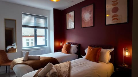 Bed, Living room, Photo of the whole room, Seating area, Bedroom