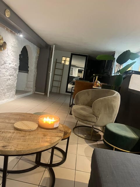 Seating area, Dining area