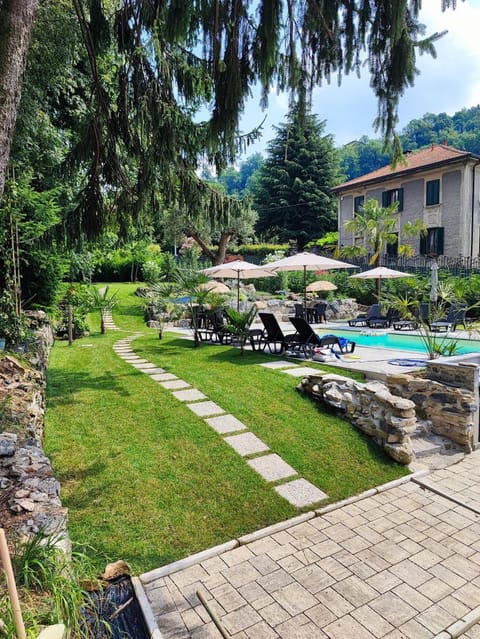 Natural landscape, Garden, Garden view, Mountain view, Pool view, Swimming pool, Swimming pool, sunbed