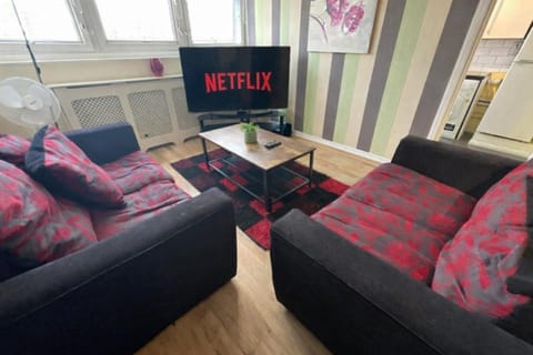 City Centre ideal for City Contractors - Next to Hilton - Victoria Centre Apartments - Best Location in Victoria Centre Shopping Centre - Kitchen - Parking Cars or Vans from Five Pounds a Day - Onsite Parking for Cars & Low Top Vans from Ten Pounds a Day Apartment in Nottingham