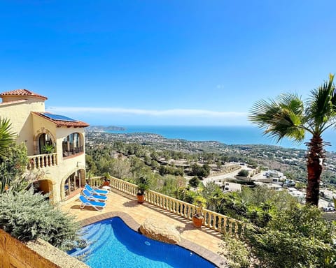 Property building, Patio, Day, Natural landscape, Balcony/Terrace, Mountain view, Pool view, Sea view, Swimming pool, sunbed