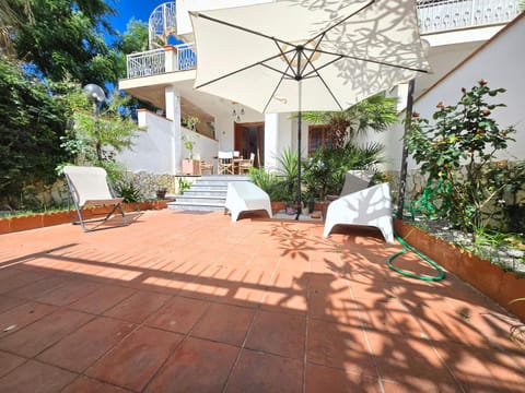 Property building, Patio, Spring, Garden, Garden view