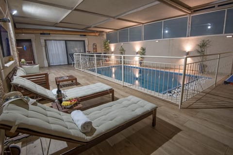 Swimming pool, sunbed