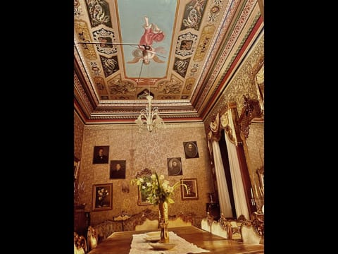 Coffee/tea facilities, Living room, Lounge or bar, Decorative detail, Seating area, Dining area, Breakfast, Breakfast