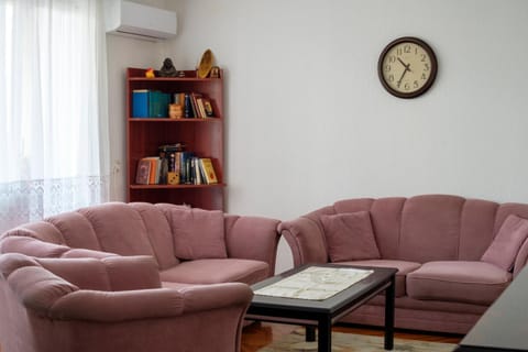 Library, Living room, Seating area, air conditioner