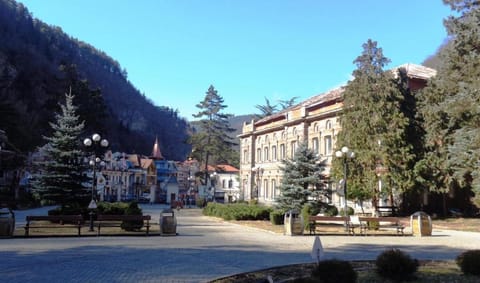 Property building, Nearby landmark, Day, Natural landscape, Mountain view