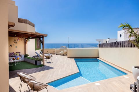 Day, Balcony/Terrace, Pool view, Sea view, Swimming pool, sunbed