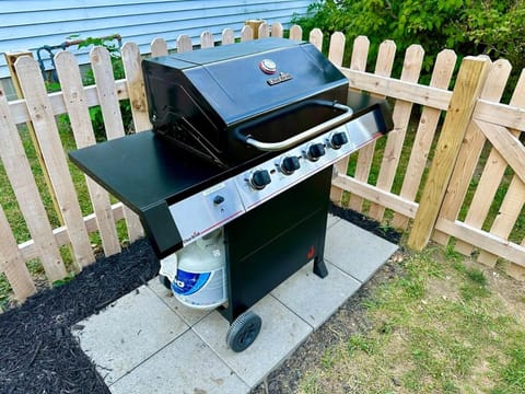 Hot Tub, Cozy Home & Step Free Entry House in Fortville