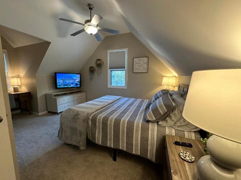 Hot Tub, Cozy Home & Step Free Entry House in Fortville