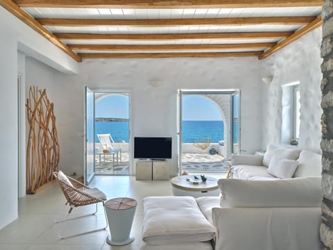 TV and multimedia, Living room, Seating area, Evening entertainment, Sea view