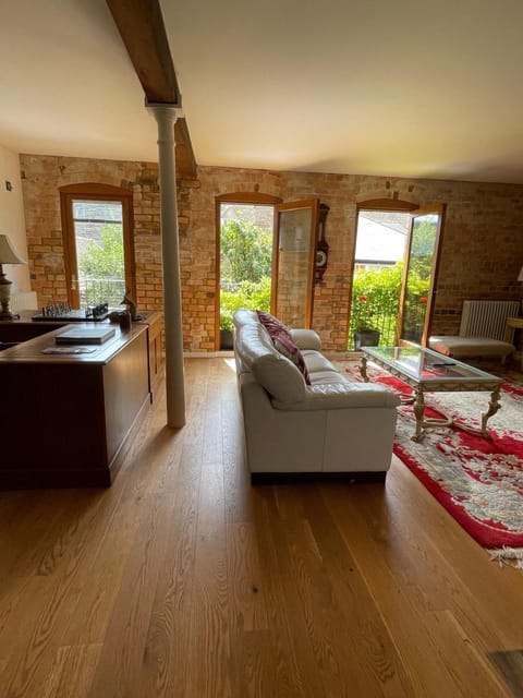 The Old Seed Store Apartment in South Kesteven District