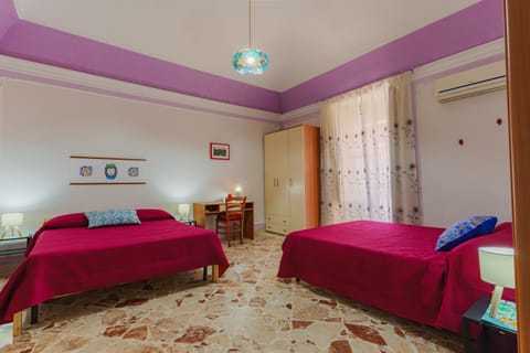Bed, Photo of the whole room, Seating area, Bedroom, air conditioner