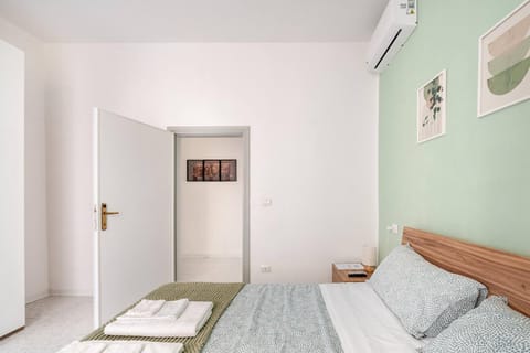 Bed, Bedroom, air conditioner, air conditioner