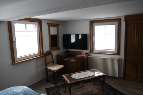 Seating area, Evening entertainment, Bedroom