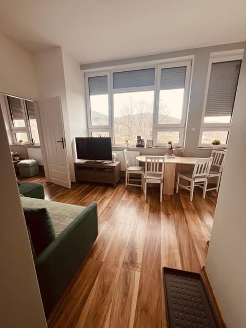 Communal lounge/ TV room, TV and multimedia, Living room, Seating area, Dining area, Evening entertainment