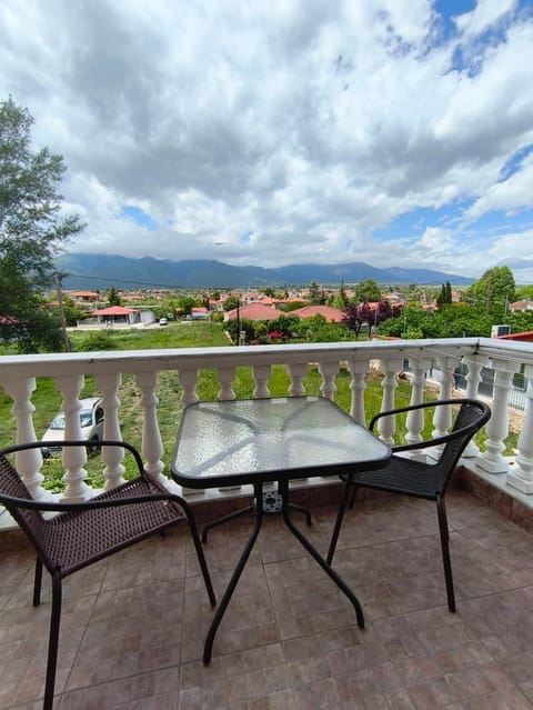 Balcony/Terrace, Mountain view