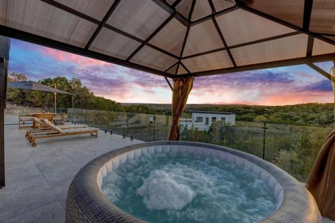 Lake House In Lago Vista-Lake Travis House in Lago Vista