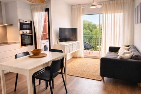 Communal lounge/ TV room, TV and multimedia, Living room, Seating area