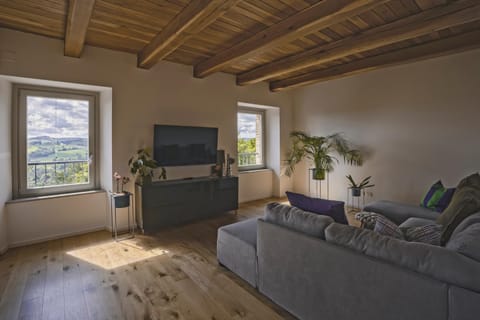 TV and multimedia, Living room, Seating area, Evening entertainment, Mountain view