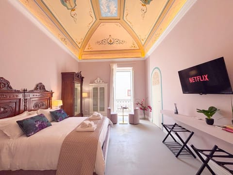Bed, TV and multimedia, Photo of the whole room, Bedroom, furniture, furniture, towels, wardrobe