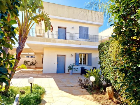 Property building, Garden, Garden view