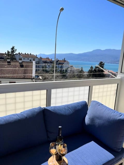 Day, View (from property/room), Balcony/Terrace, Seating area, Sea view