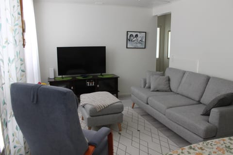 Communal lounge/ TV room, TV and multimedia, Living room, Seating area