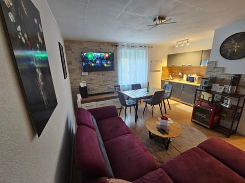 Kitchen or kitchenette, Living room, Seating area, Dining area, minibar