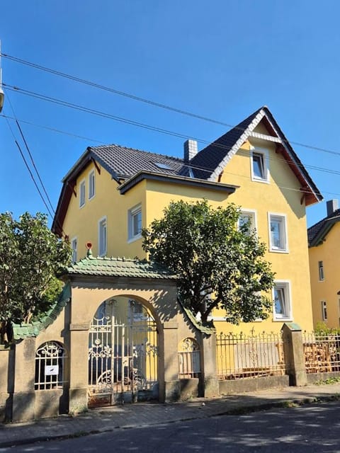 Property building, Day