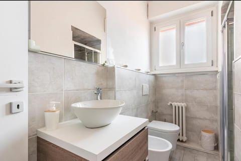 Toilet, Bathroom, towels