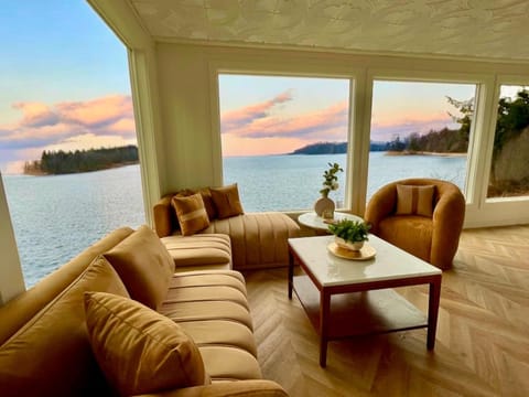 View (from property/room), Decorative detail, Seating area, Lake view