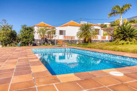 Property building, Garden, Garden view, Pool view, Swimming pool