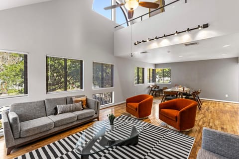 Living room, Seating area